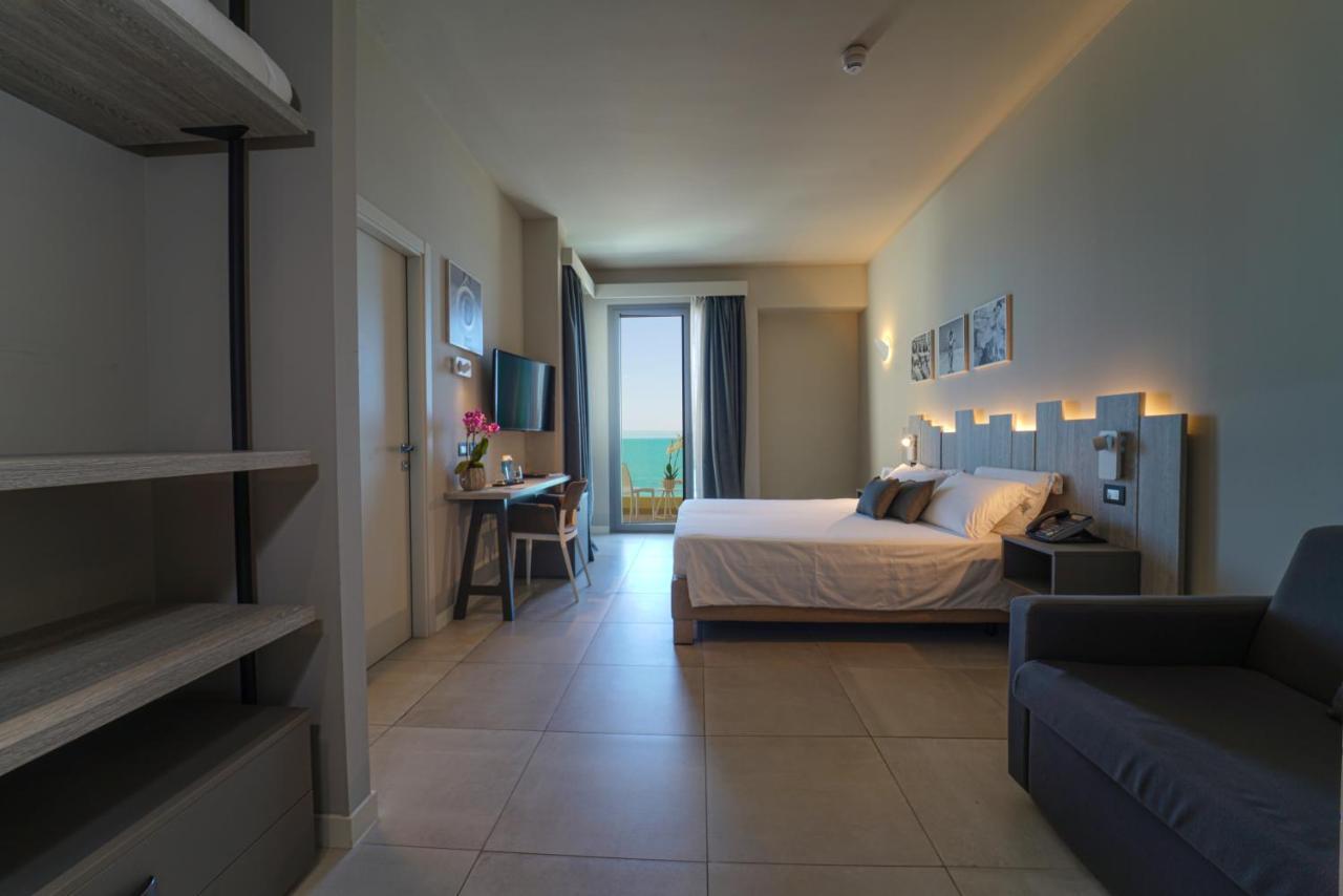 Nautilus Family Hotel Пезаро Экстерьер фото
