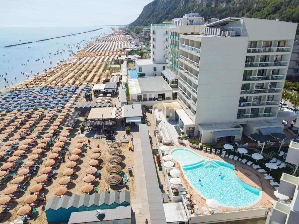 Nautilus Family Hotel Пезаро Экстерьер фото
