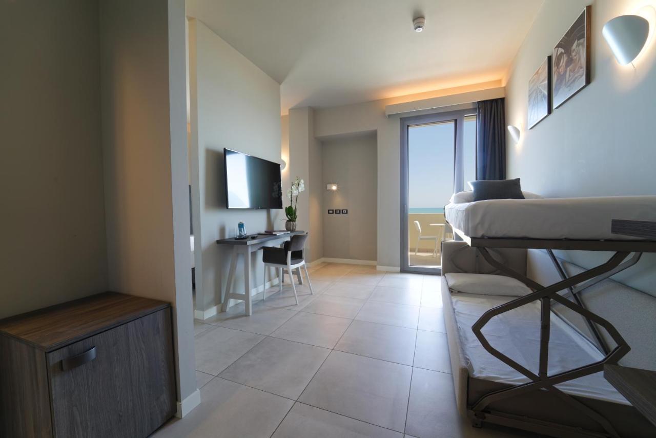 Nautilus Family Hotel Пезаро Экстерьер фото
