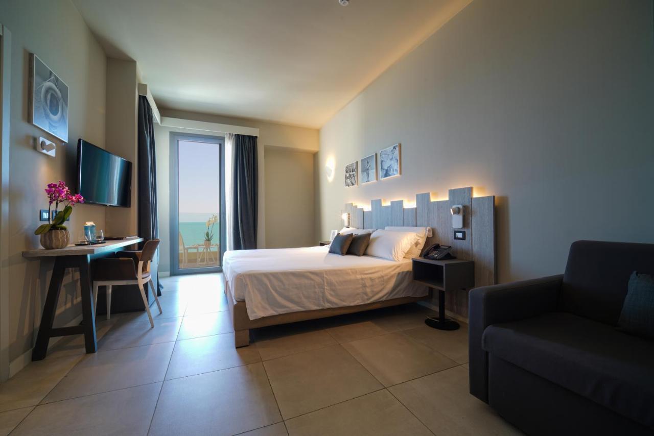 Nautilus Family Hotel Пезаро Экстерьер фото