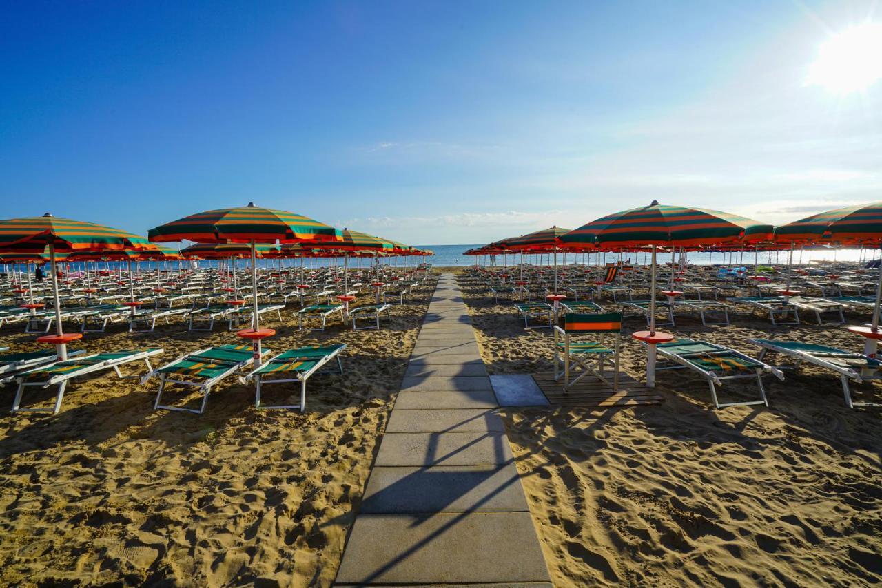 Nautilus Family Hotel Пезаро Экстерьер фото