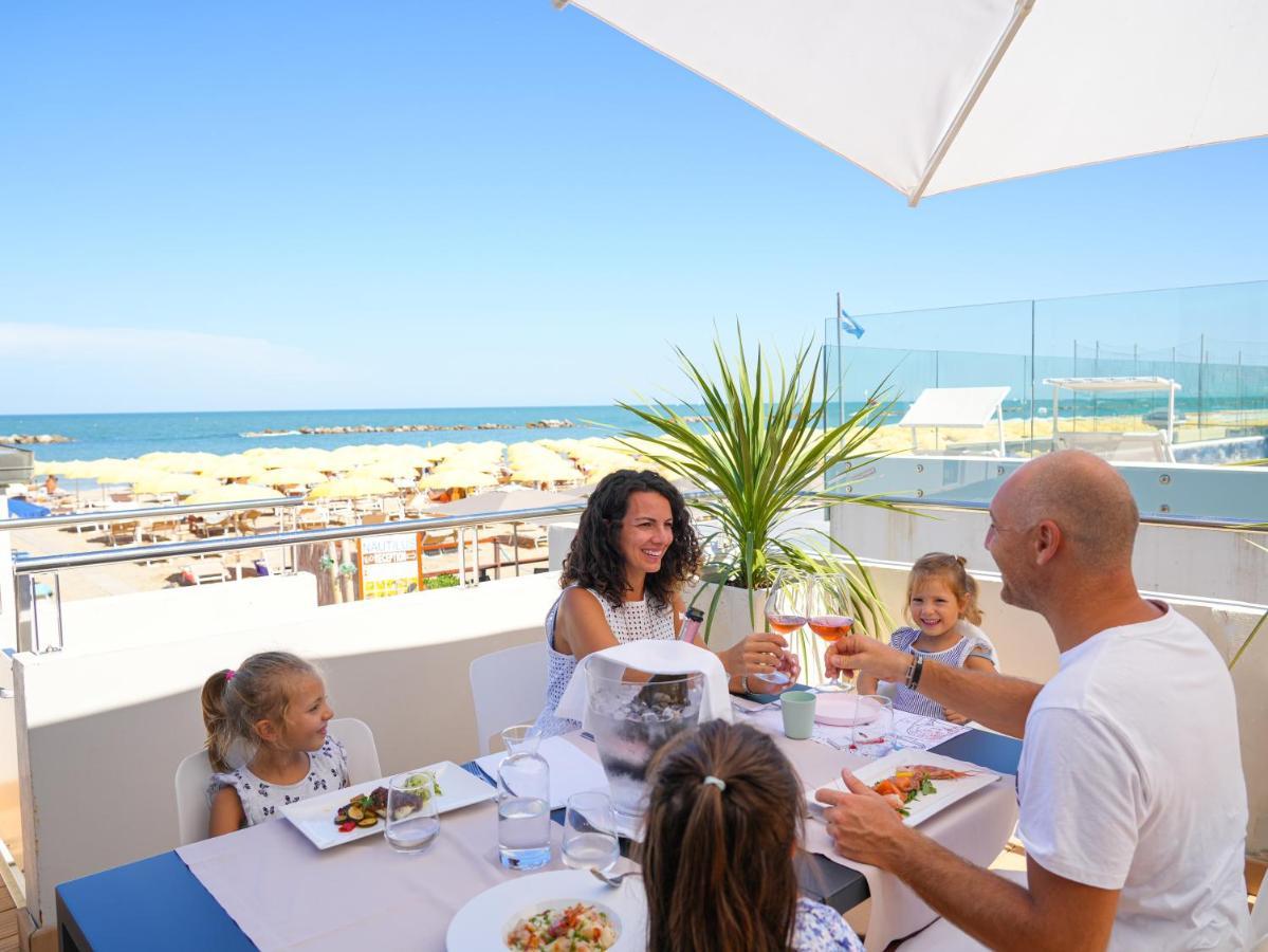 Nautilus Family Hotel Пезаро Экстерьер фото