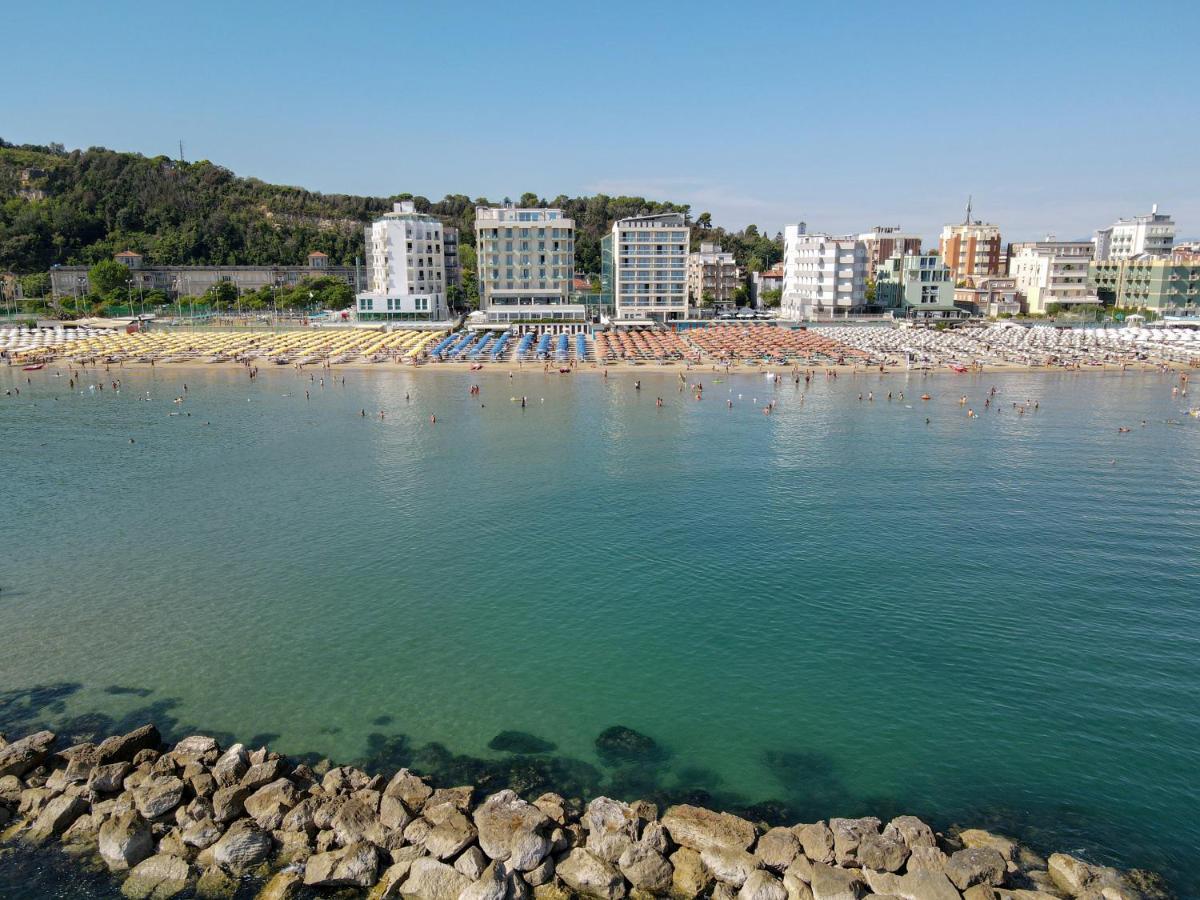 Nautilus Family Hotel Пезаро Экстерьер фото